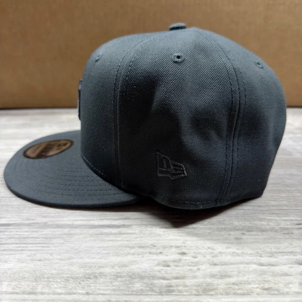 Detroit Tigers New Era Black on Black 9FIFTY Snapback Hat Embroidered‎ MLB New